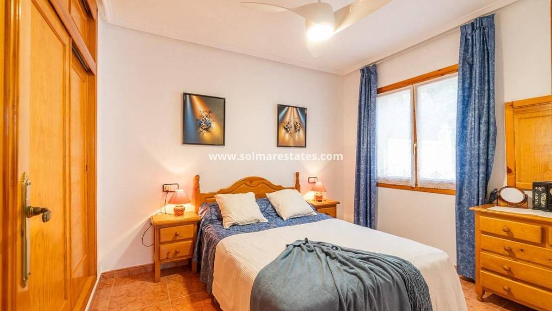 5 bedroom Townhouse for sale in Playa Flamenca with pool - € 240,000 (Ref: 10036253)