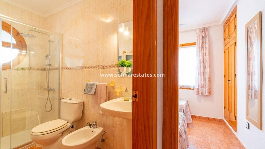 5 bedroom Townhouse for sale in Playa Flamenca with pool - € 240,000 (Ref: 10036253)