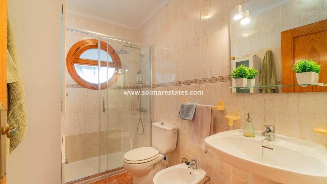 5 bedroom Townhouse for sale in Playa Flamenca with pool - € 240,000 (Ref: 10036253)