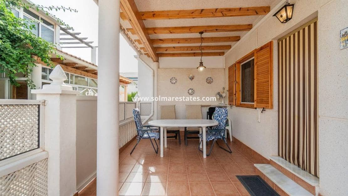 5 bedroom Townhouse for sale in Playa Flamenca with pool - € 240,000 (Ref: 10036253)