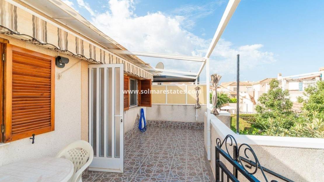 5 bedroom Townhouse for sale in Playa Flamenca with pool - € 240,000 (Ref: 10036253)