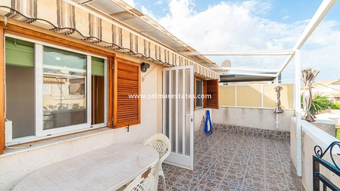 5 bedroom Townhouse for sale in Playa Flamenca with pool - € 240,000 (Ref: 10036253)