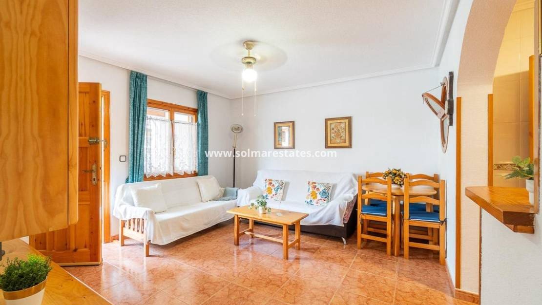 5 bedroom Townhouse for sale in Playa Flamenca with pool - € 240,000 (Ref: 10036253)