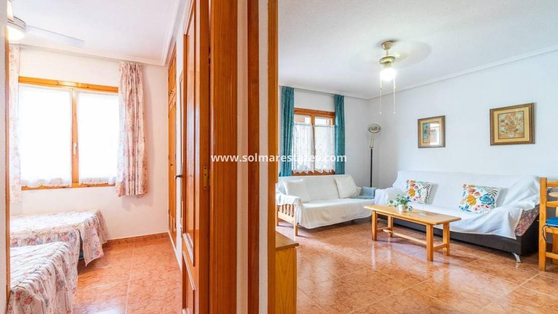 5 bedroom Townhouse for sale in Playa Flamenca with pool - € 240,000 (Ref: 10036253)