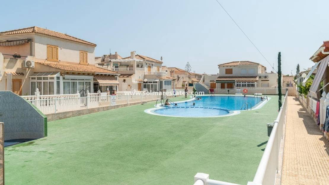 5 bedroom Townhouse for sale in Playa Flamenca with pool - € 240,000 (Ref: 10036253)