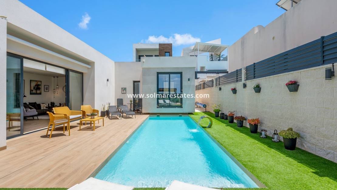 3 camera da letto Villa in vendita in Benijofar con piscina - 599.000 € (Rif: 10042001)