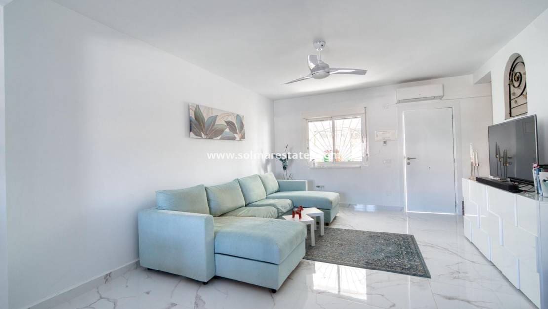 2 soverom Hus til salgs i Ciudad Quesada med svømmebasseng - € 205 000 (Ref: 10042002)