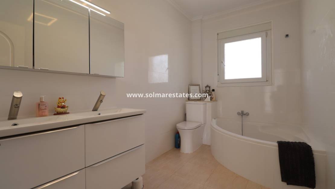 2 soverom Hus til salgs i Ciudad Quesada med svømmebasseng - € 205 000 (Ref: 10042002)