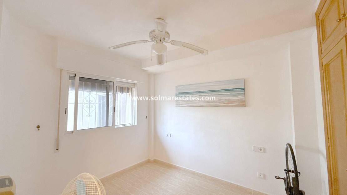 1 soveværelse Lejlighed til salg i Cabo Roig med swimmingpool - € 149.950 (Ref: 10042003)