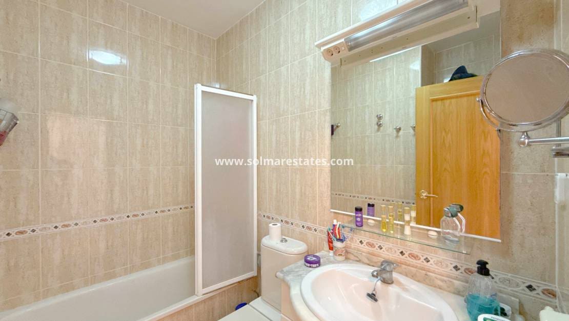 1 soveværelse Lejlighed til salg i Cabo Roig med swimmingpool - € 149.950 (Ref: 10042003)