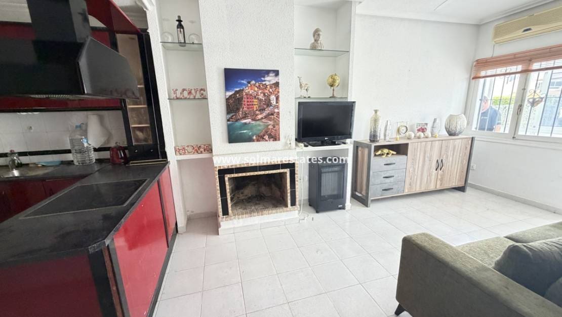 Apartamento de 2 habitaciones en La Florida en venta con piscina - 139.995 € (Ref: 10042004)