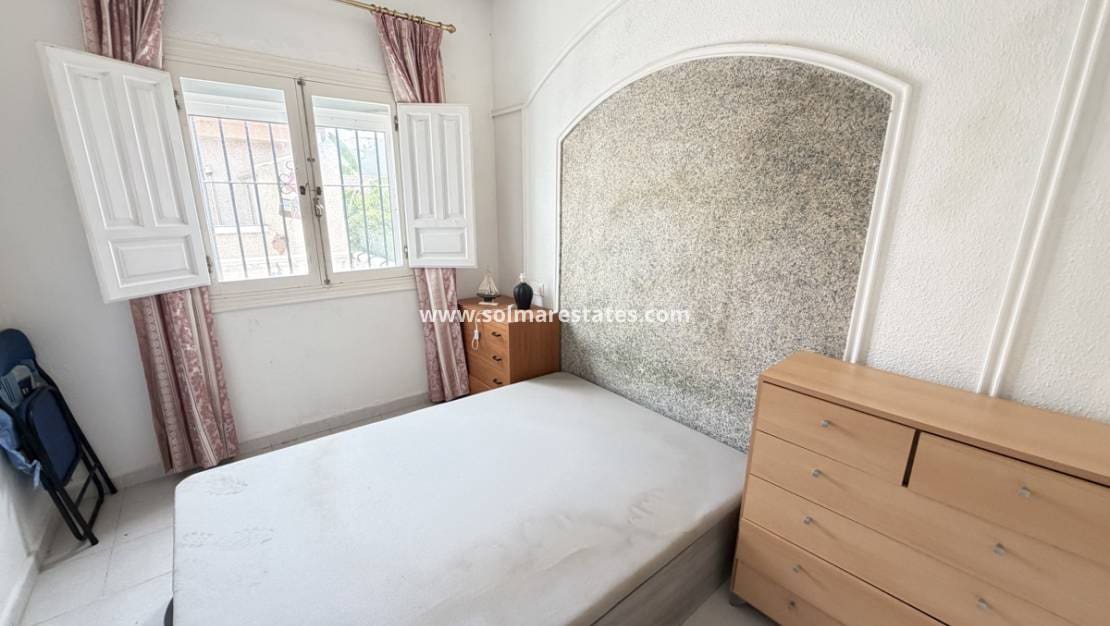 Apartamento de 2 habitaciones en La Florida en venta con piscina - 139.995 € (Ref: 10042004)