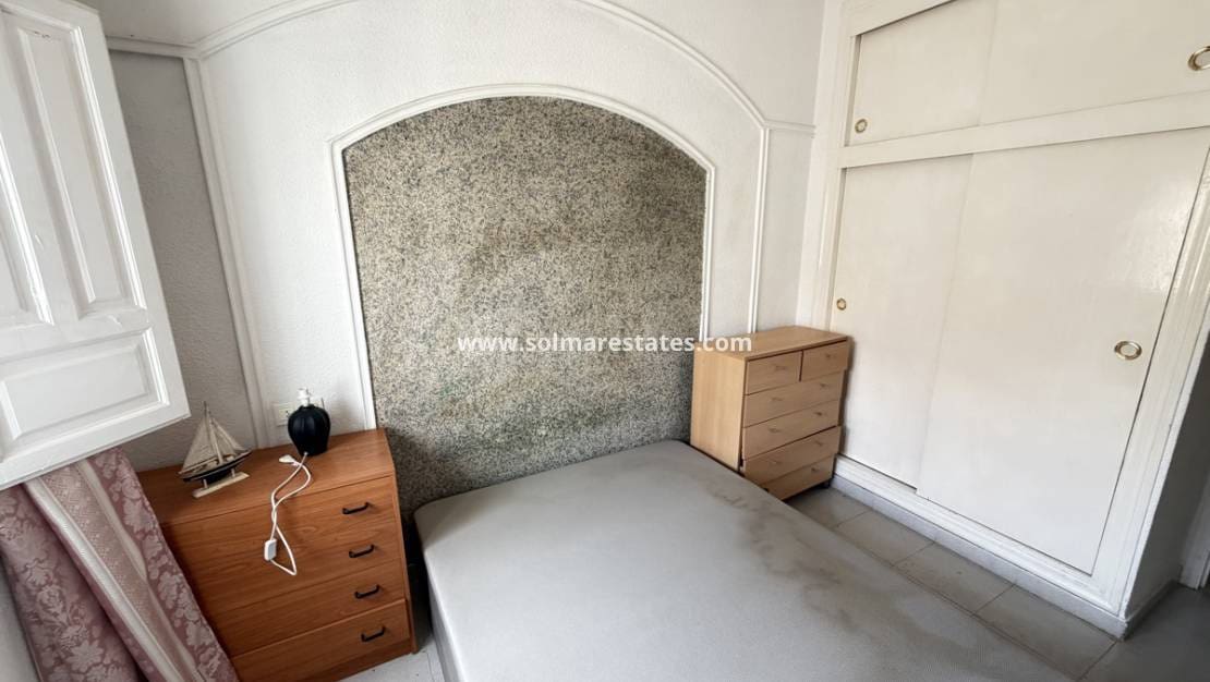 Apartamento de 2 habitaciones en La Florida en venta con piscina - 139.995 € (Ref: 10042004)
