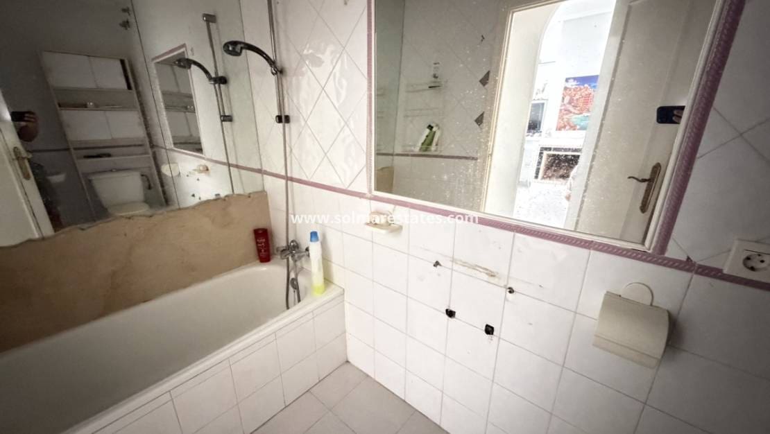 Apartamento de 2 habitaciones en La Florida en venta con piscina - 139.995 € (Ref: 10042004)