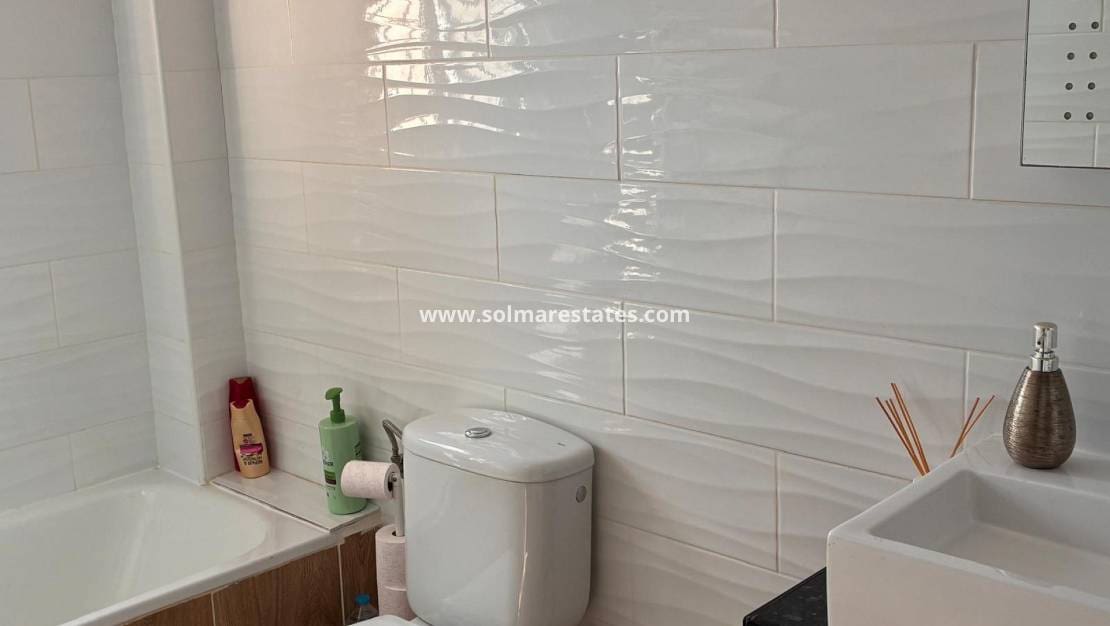 2 chambre Maison de Ville à vendre à Cabo Roig avec piscine - 269 000 € (Ref: 10042005)