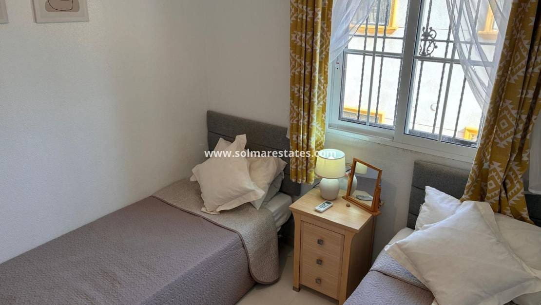2 chambre Maison de Ville à vendre à Cabo Roig avec piscine - 269 000 € (Ref: 10042005)