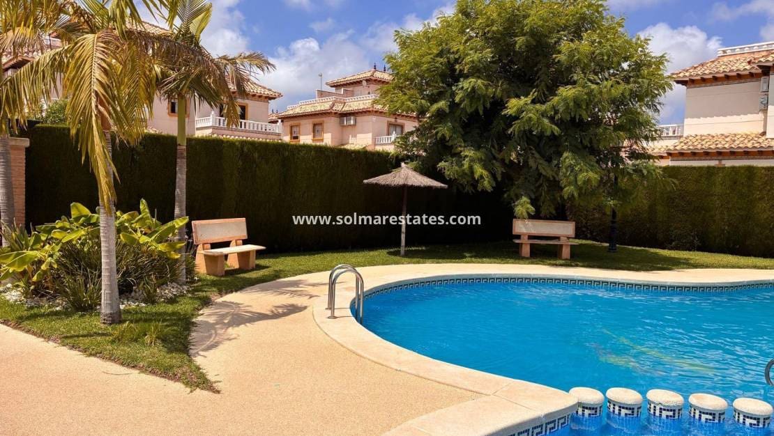 2 chambre Maison de Ville à vendre à Cabo Roig avec piscine - 269 000 € (Ref: 10042005)