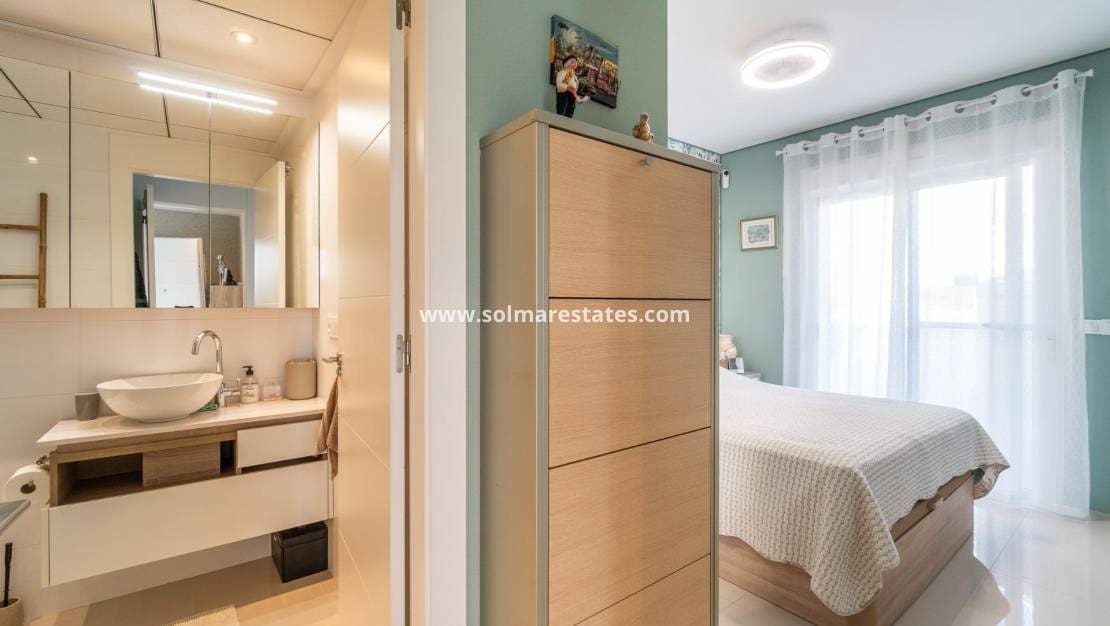 2 sovrum Lägenhet till salu i Dona Pepa med pool - 325 000 € (Ref: 10043602)
