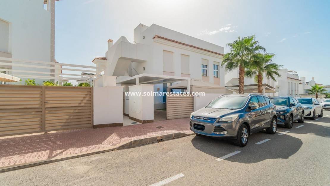 2 sovrum Lägenhet till salu i Dona Pepa med pool - 325 000 € (Ref: 10043602)