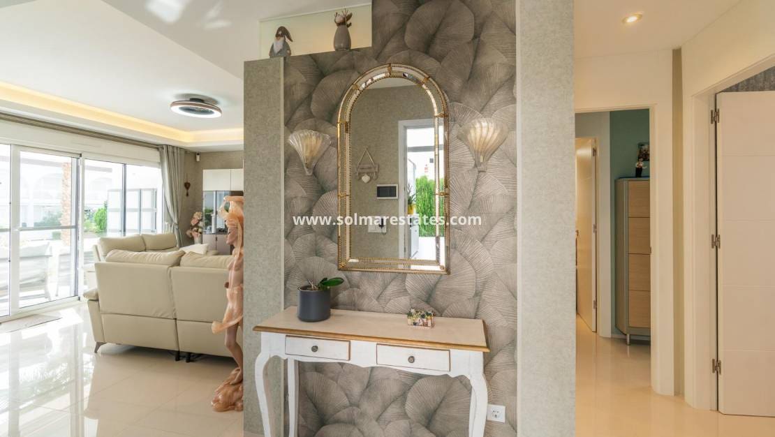 2 sovrum Lägenhet till salu i Dona Pepa med pool - 325 000 € (Ref: 10043602)