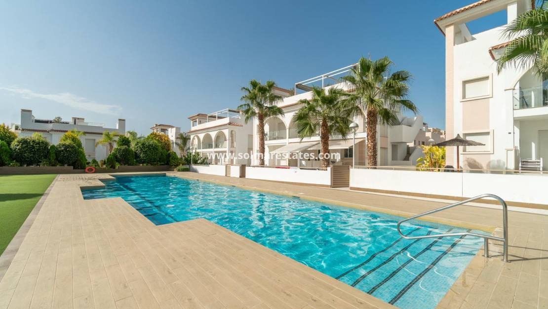 2 sovrum Lägenhet till salu i Dona Pepa med pool - 325 000 € (Ref: 10043602)