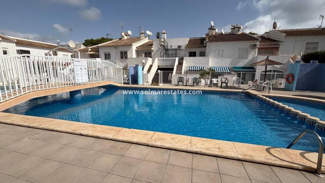 2 soverom Leilighet til salgs i El Chaparral med svømmebasseng - € 99 900 (Ref: 10043603)