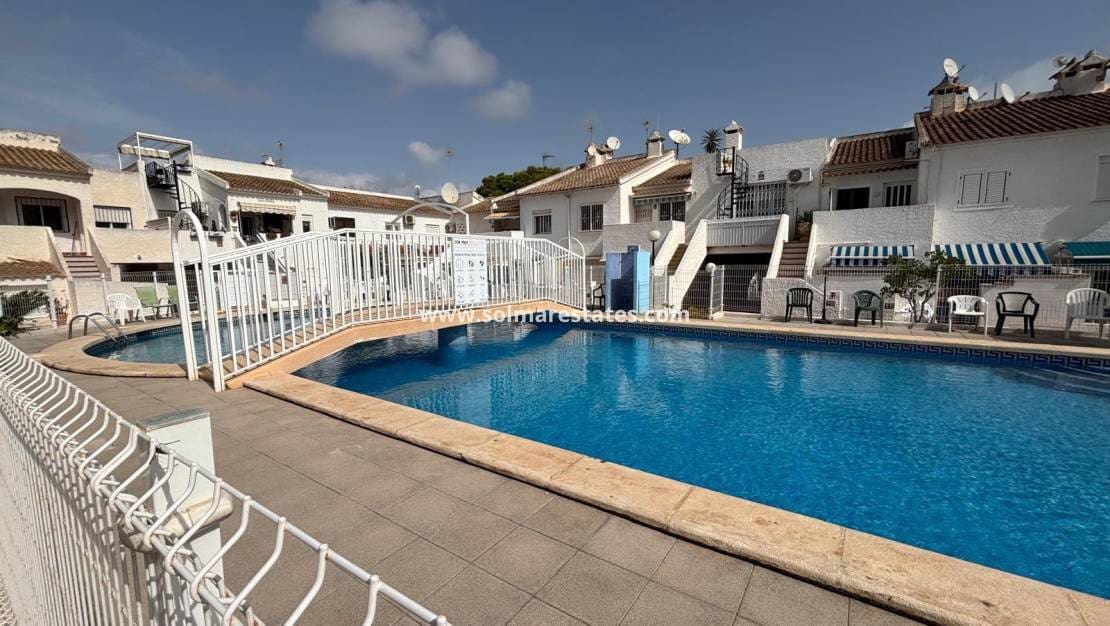 2 soverom Leilighet til salgs i El Chaparral med svømmebasseng - € 99 900 (Ref: 10043603)