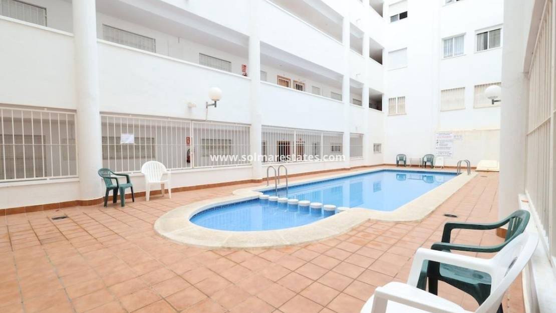 2 chambre Appartement à vendre à Torrevieja avec piscine - 142 000 € (Ref: 10044089)