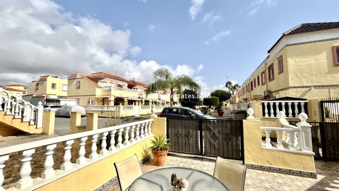 2 slaapkamer Appartement te koop in La Zenia met zwembad - € 189.000 (Ref: 10045474)