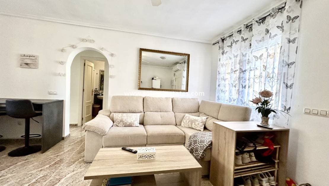 2 slaapkamer Appartement te koop in La Zenia met zwembad - € 189.000 (Ref: 10045474)