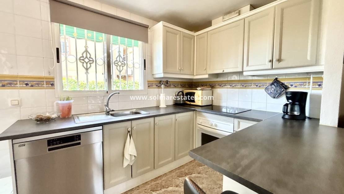 2 slaapkamer Appartement te koop in La Zenia met zwembad - € 189.000 (Ref: 10045474)