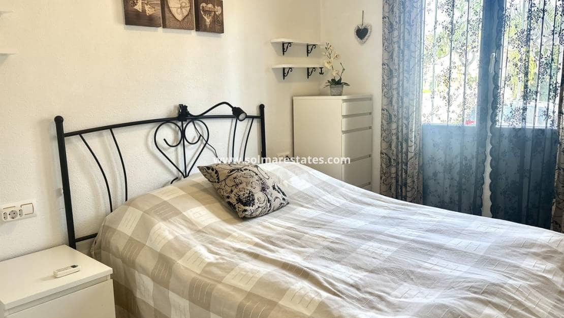 2 slaapkamer Appartement te koop in La Zenia met zwembad - € 189.000 (Ref: 10045474)