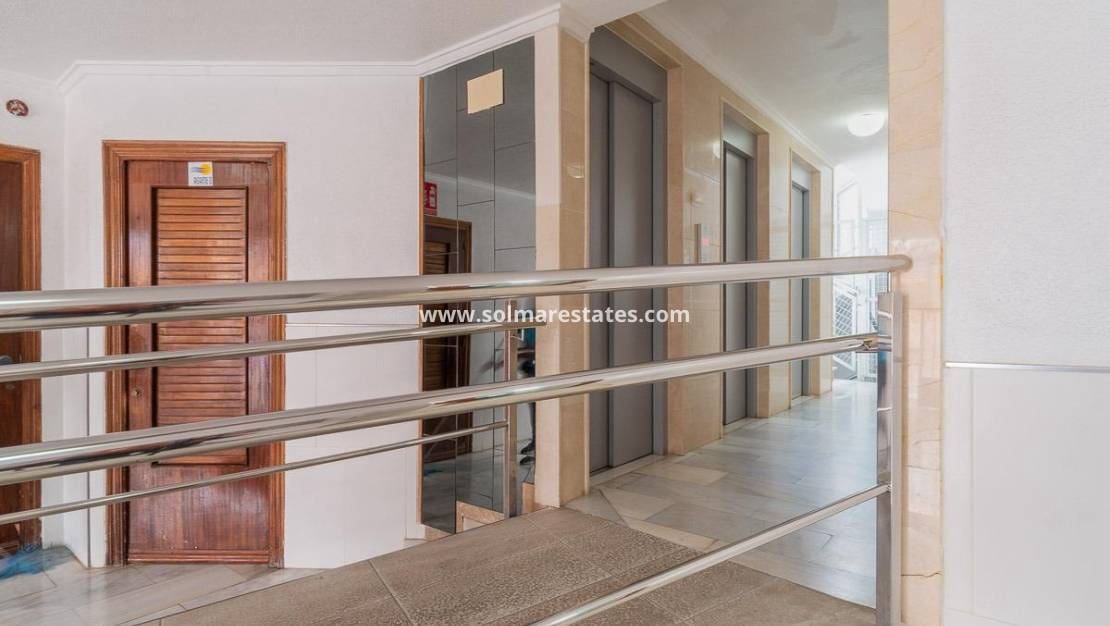 Apartamento de 3 habitaciones en Torrevieja en venta - 139.000 € (Ref: 10045732)