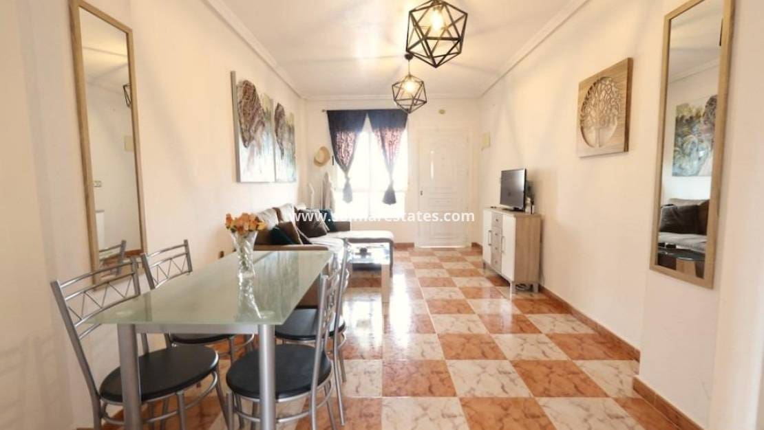 2 sovrum Lägenhet till salu i La Zenia med pool - 179 000 € (Ref: 10051899)