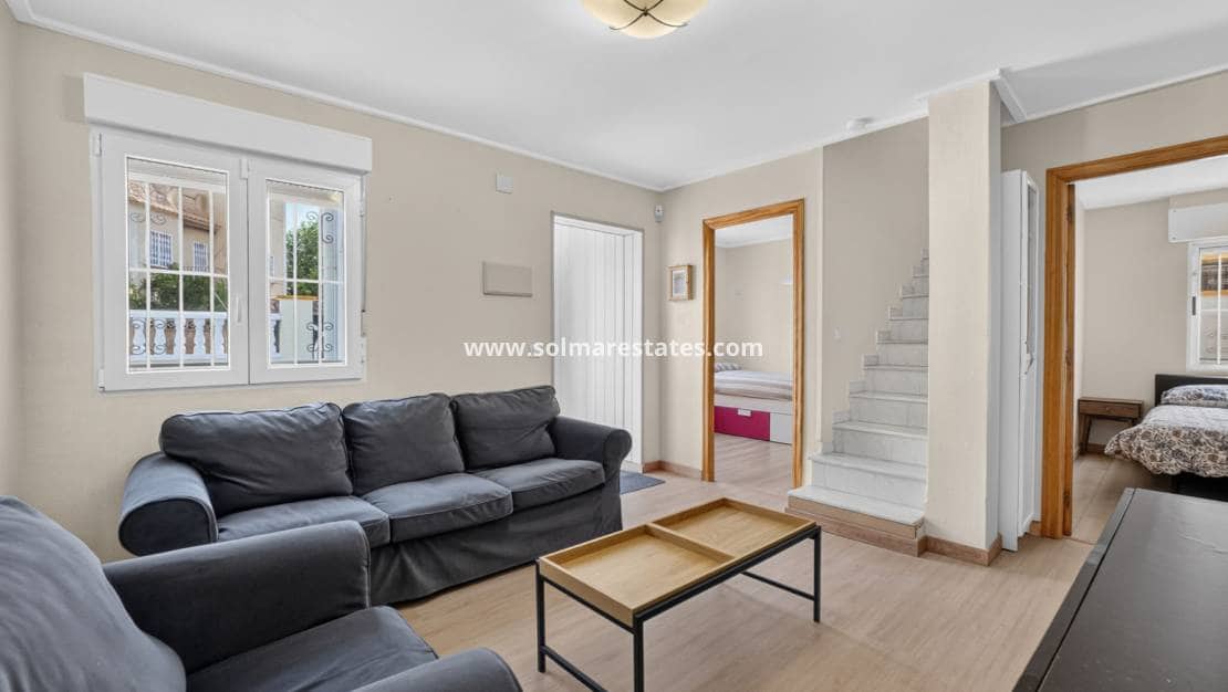 3 chambre Maison de Ville à vendre à Torrevieja avec piscine - 199 000 € (Ref: 10054489)