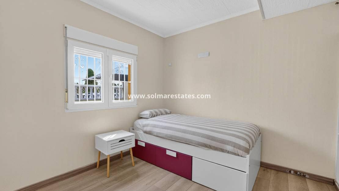 3 chambre Maison de Ville à vendre à Torrevieja avec piscine - 199 000 € (Ref: 10054489)
