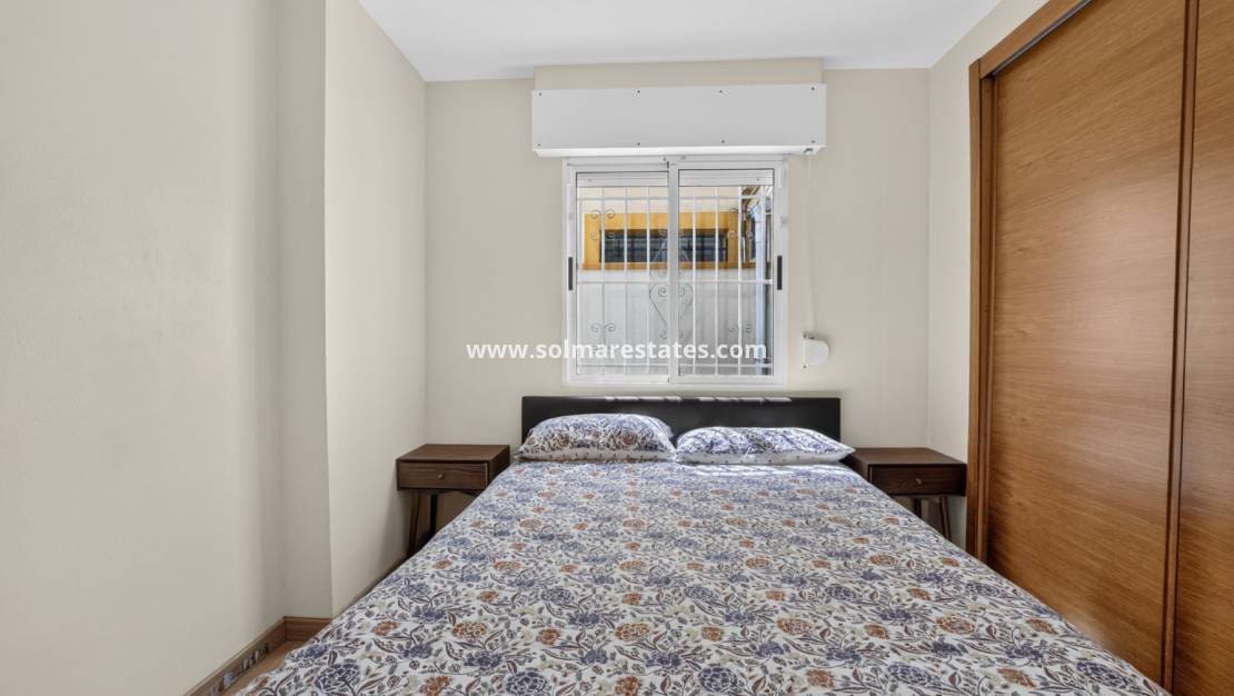 3 chambre Maison de Ville à vendre à Torrevieja avec piscine - 199 000 € (Ref: 10054489)