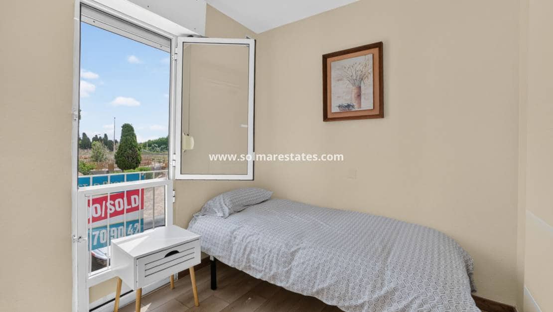 3 chambre Maison de Ville à vendre à Torrevieja avec piscine - 199 000 € (Ref: 10054489)