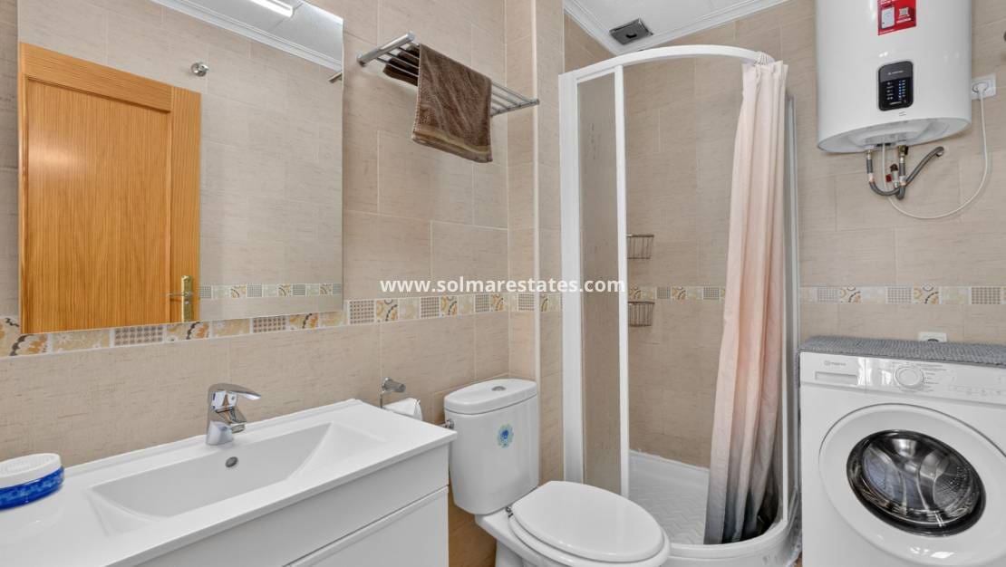 3 chambre Maison de Ville à vendre à Torrevieja avec piscine - 199 000 € (Ref: 10054489)