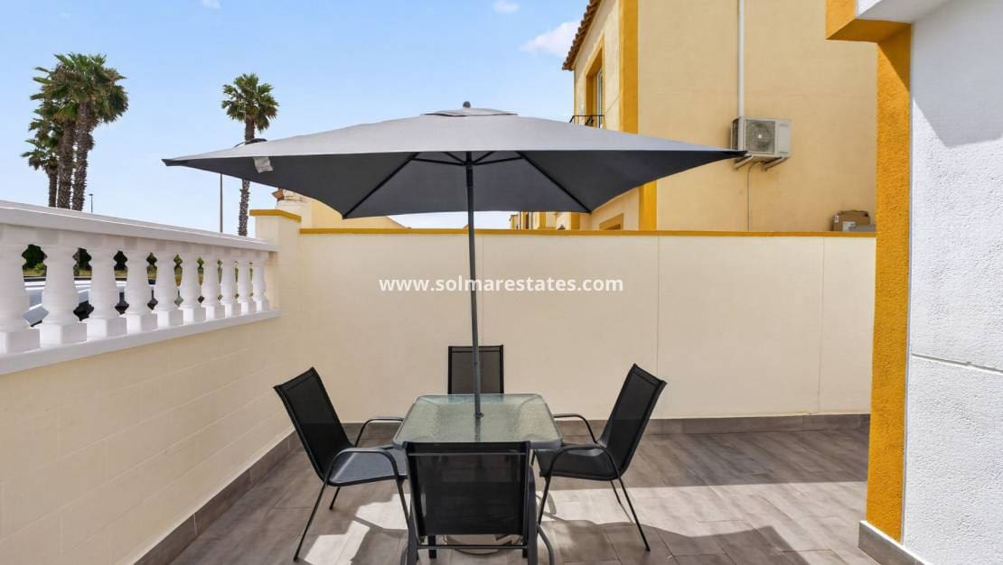 3 chambre Maison de Ville à vendre à Torrevieja avec piscine - 199 000 € (Ref: 10054489)