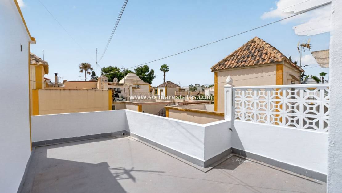 3 chambre Maison de Ville à vendre à Torrevieja avec piscine - 199 000 € (Ref: 10054489)