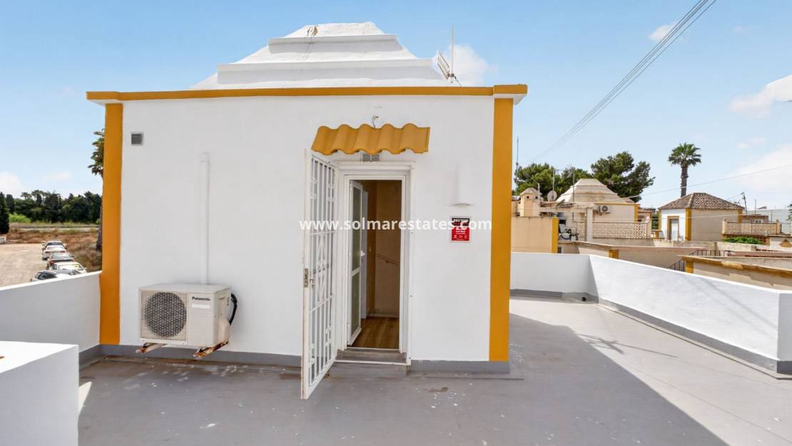 3 chambre Maison de Ville à vendre à Torrevieja avec piscine - 199 000 € (Ref: 10054489)