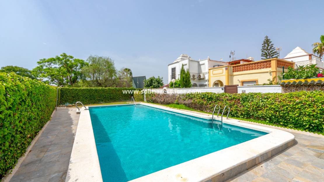 3 chambre Maison de Ville à vendre à Torrevieja avec piscine - 199 000 € (Ref: 10054489)