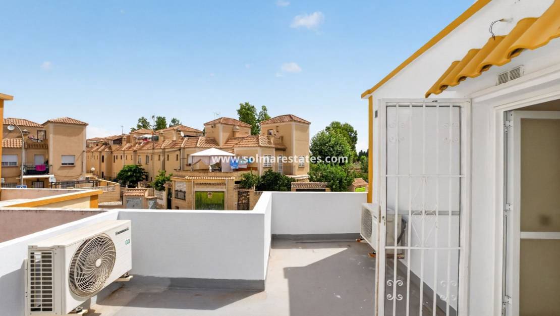 3 chambre Maison de Ville à vendre à Torrevieja avec piscine - 199 000 € (Ref: 10054489)