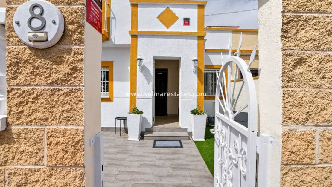 3 chambre Maison de Ville à vendre à Torrevieja avec piscine - 199 000 € (Ref: 10054489)