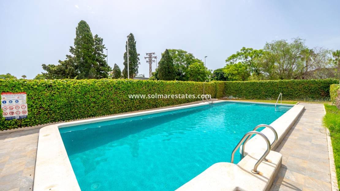 3 chambre Maison de Ville à vendre à Torrevieja avec piscine - 199 000 € (Ref: 10054489)