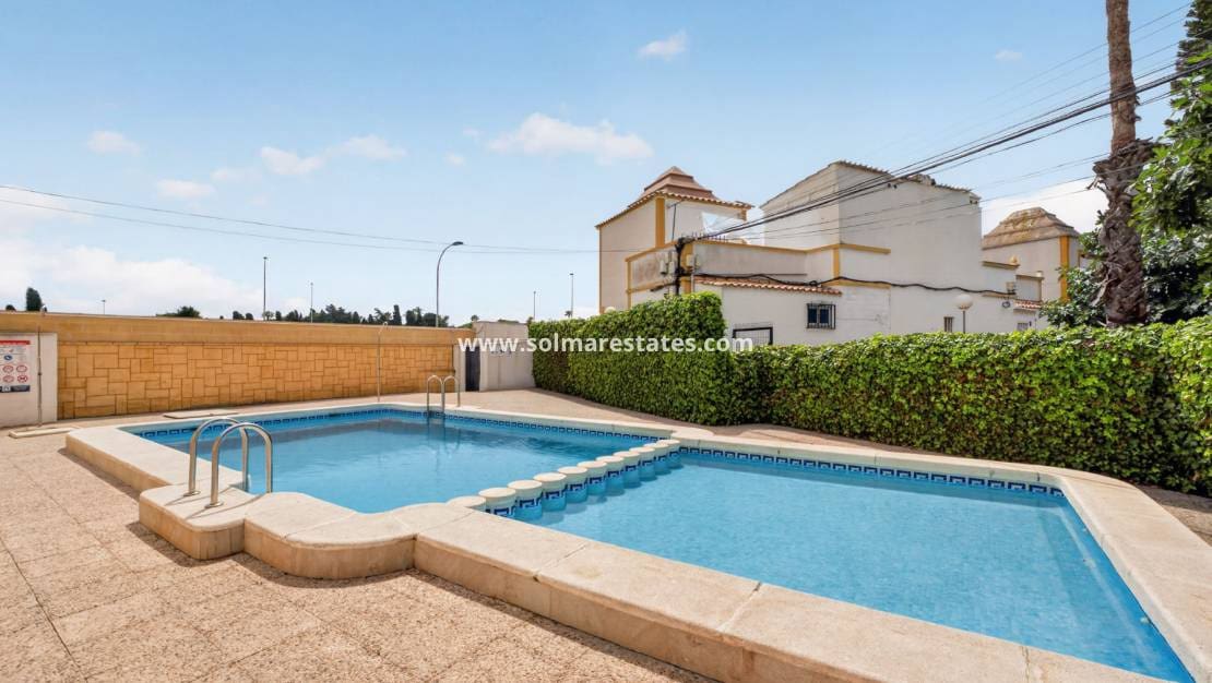 3 chambre Maison de Ville à vendre à Torrevieja avec piscine - 199 000 € (Ref: 10054489)