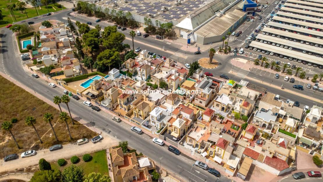 3 chambre Maison de Ville à vendre à Torrevieja avec piscine - 199 000 € (Ref: 10054489)