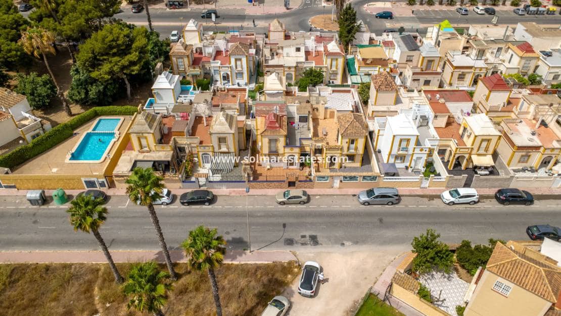 3 chambre Maison de Ville à vendre à Torrevieja avec piscine - 199 000 € (Ref: 10054489)