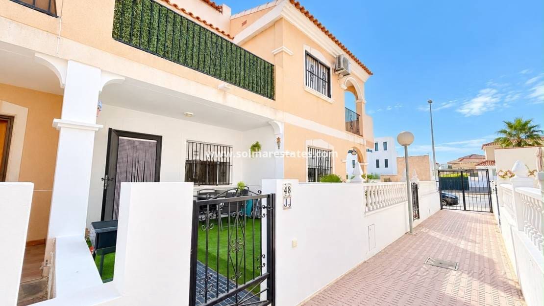 3 quarto Casa em Banda para venda em La Zenia com piscina - 199 900 € (Ref: 10057357)
